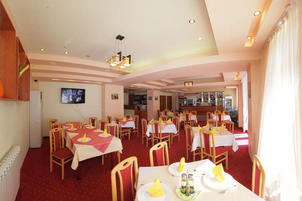 Hotel International Бэиле-Еркулане Экстерьер фото