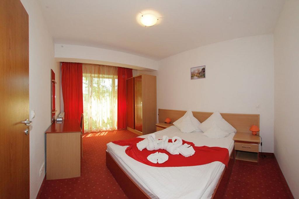 Hotel International Бэиле-Еркулане Экстерьер фото