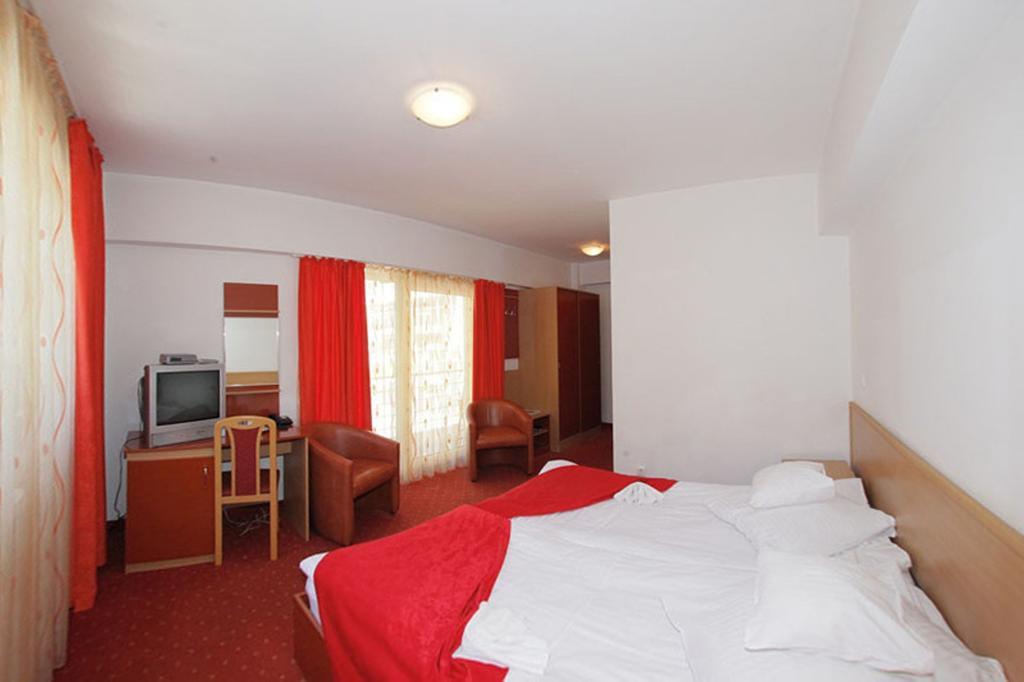 Hotel International Бэиле-Еркулане Номер фото