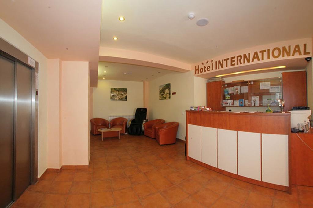 Hotel International Бэиле-Еркулане Экстерьер фото